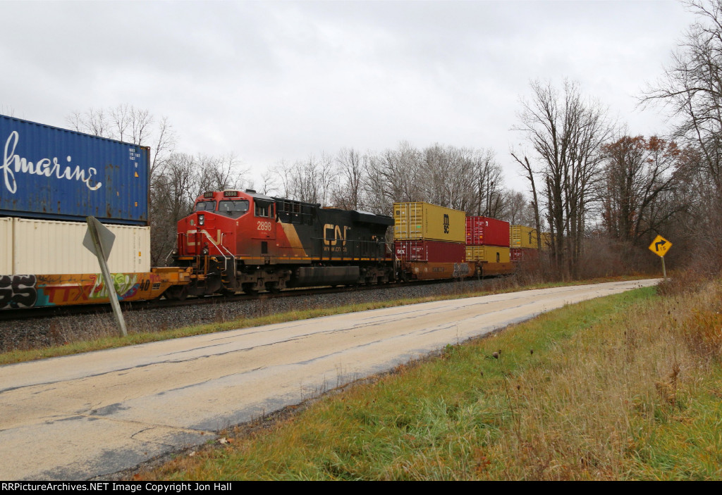 CN 2898 heads away in the middle of Q198